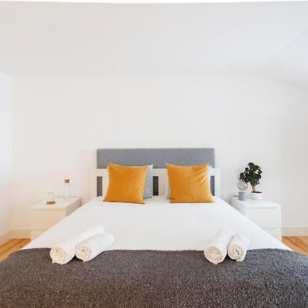 Suite In Cozy Apartment In Chiado In Shared House Lissabon Exterior foto