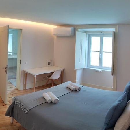Suite In Cozy Apartment In Chiado In Shared House Lissabon Exterior foto