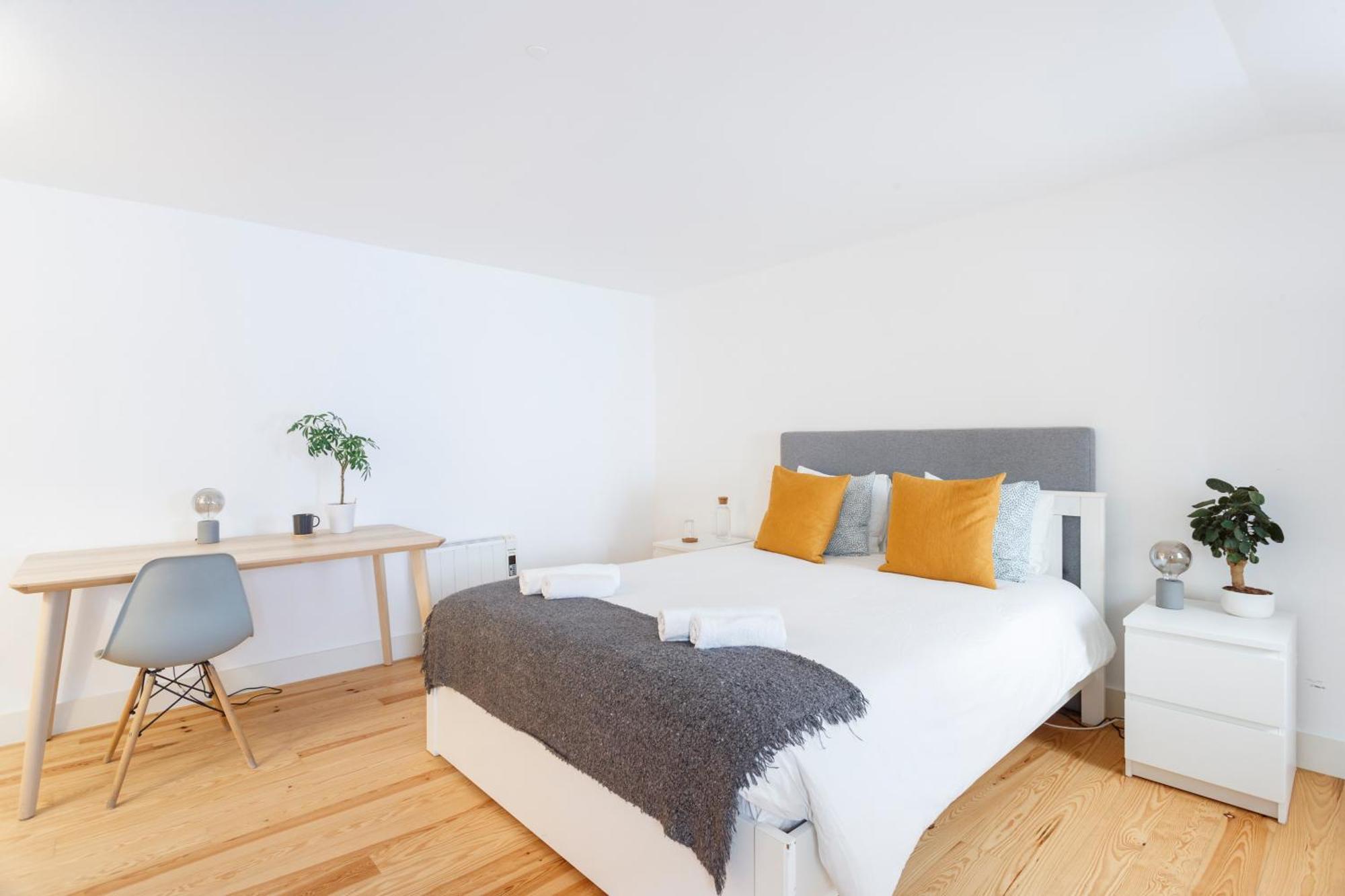 Suite In Cozy Apartment In Chiado In Shared House Lissabon Exterior foto