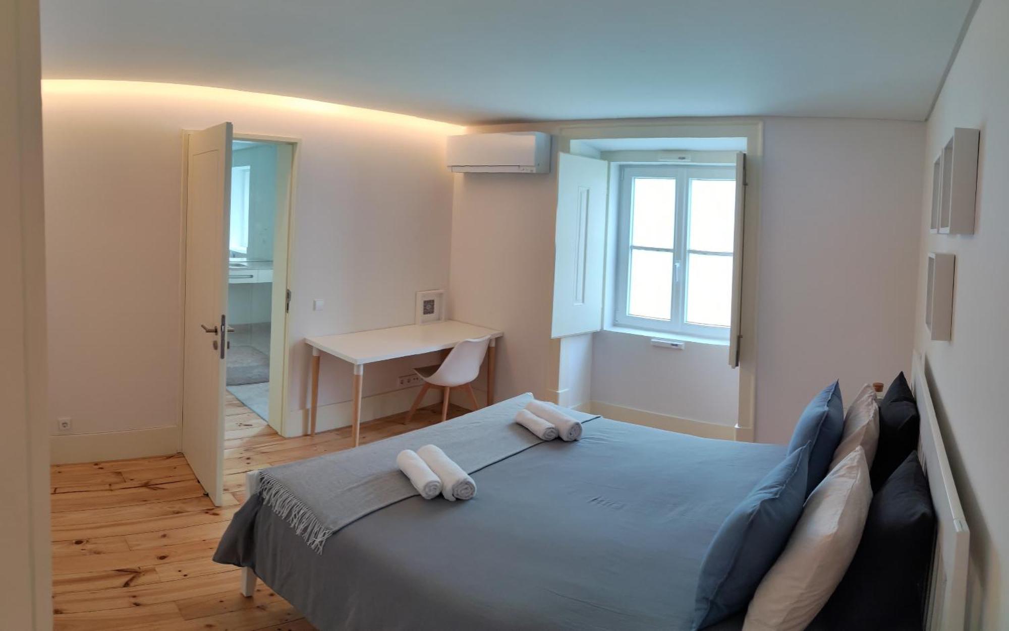 Suite In Cozy Apartment In Chiado In Shared House Lissabon Exterior foto