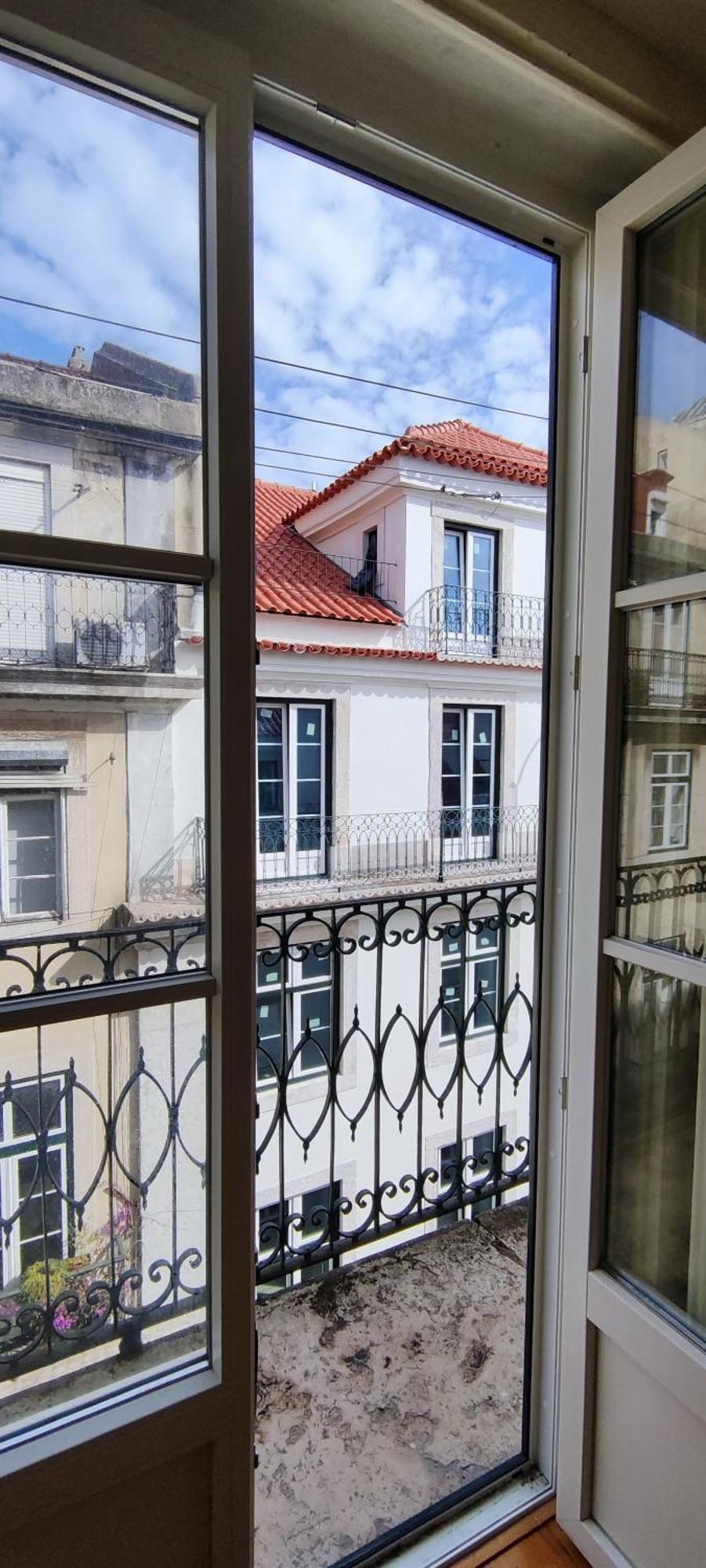 Suite In Cozy Apartment In Chiado In Shared House Lissabon Exterior foto